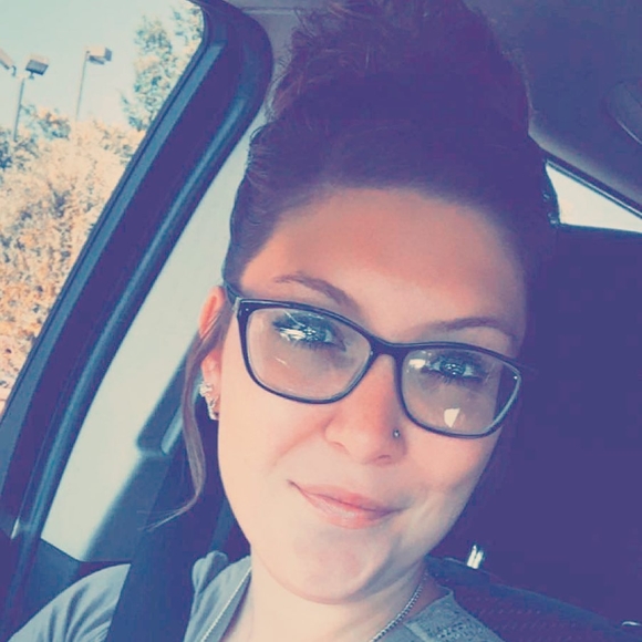 Profile Picture of Jessica Hooks (@jhooks314) on Poshmark
