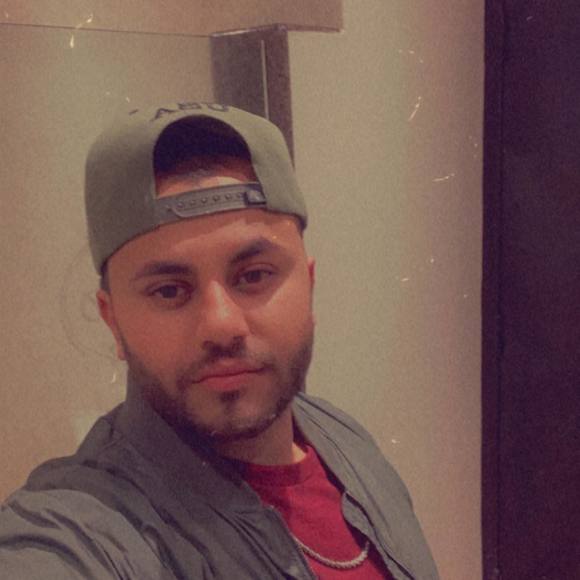 Profile Picture of Zain Alsaeedi (@zain97) on Poshmark