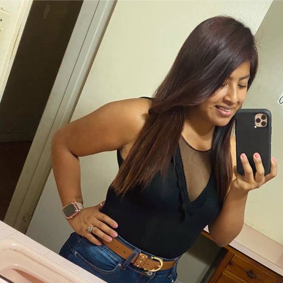 Profile Picture of Daniela Nieves (@truelove1_326) on Poshmark