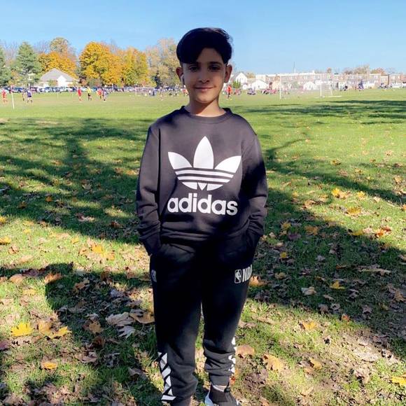 Profile Picture of Zeena Zeena (@zeena_b11) on Poshmark