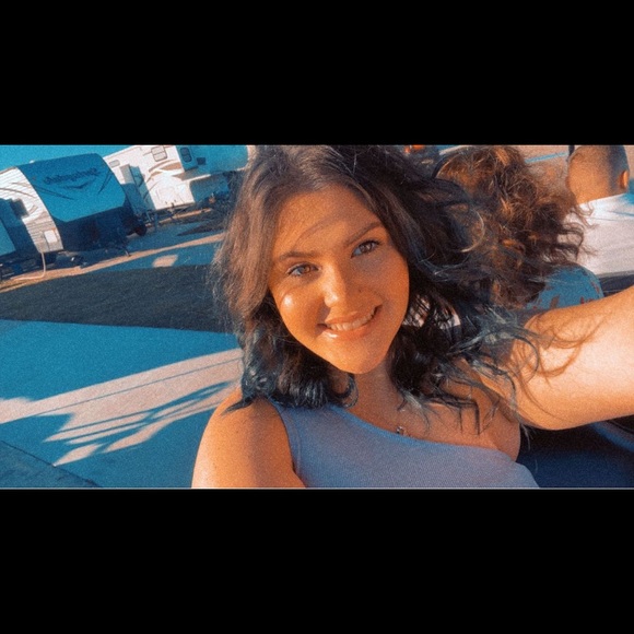 Profile Picture of Samantha Nicolitz (@sam388) on Poshmark