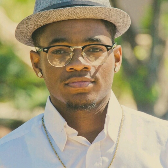 Profile Picture of Joshua Claxton (@gb_j) on Poshmark