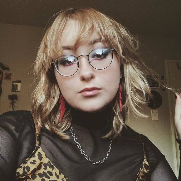 Profile Picture of Legacy Zemaitis (@legacygrace) on Poshmark