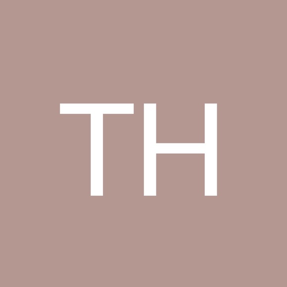 Profile Picture of Taylor Haefele (@tnhaefele) on Poshmark