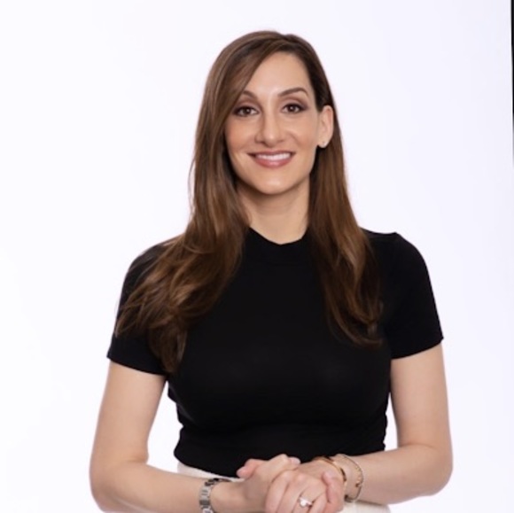 Profile Picture of Desiree Tomanelli (@d_tomanelli) on Poshmark