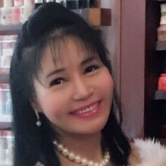 Profile Picture of Lo lem Nguyen (@nguyencindy96) on Poshmark