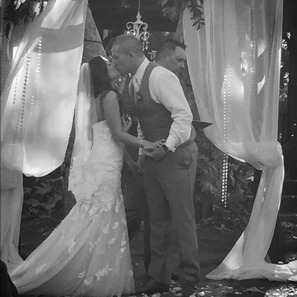 Profile Picture of Ashley Gnagy (@ashnicole1332) on Poshmark