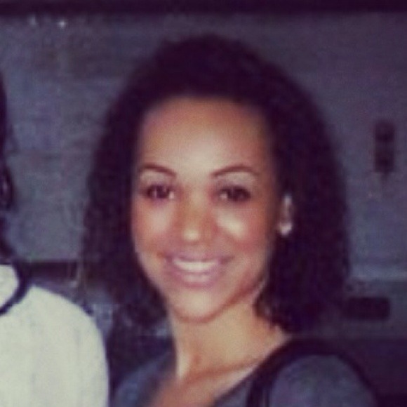 Profile Picture of Ariel Burr (@ariye) on Poshmark