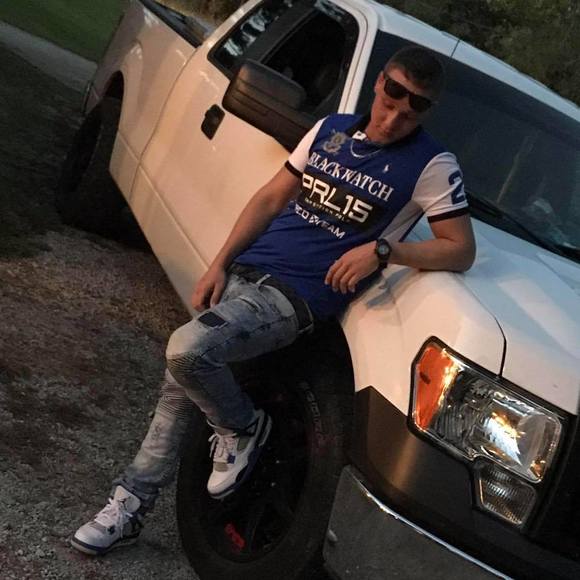 Brandon Seebold - Poshmark Profile Picture of Brandon Seebold (@brandon_seebold) on Poshmark