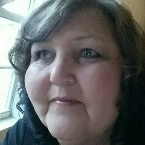 Profile Picture of Shirley Evans (@shirleyevans58) on Poshmark