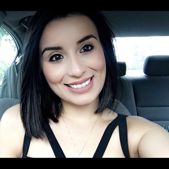 Profile Picture of Jennifer Aroca (@jenaroca) on Poshmark