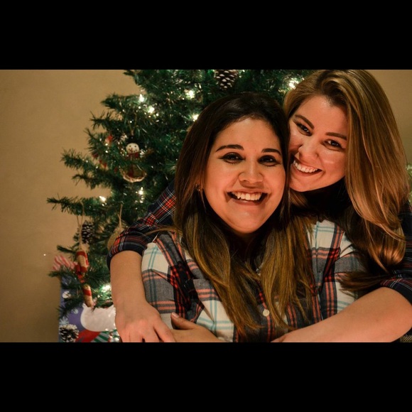 Profile Picture of Renee Rocha (@renfashion) on Poshmark