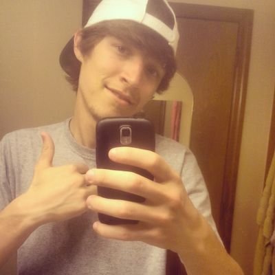 Profile Picture of Devin Schroeder (@kuhchoww) on Twitter
