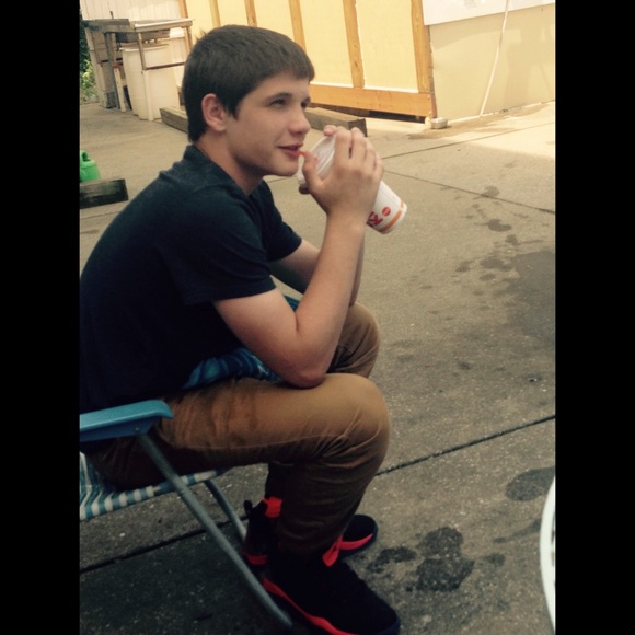 Profile Picture of Devin Williamson (@devin21481) on Poshmark