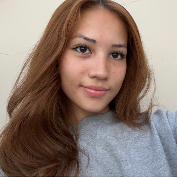 Profile Picture of Samantha Ioannidis (@s_ioannidis) on Poshmark