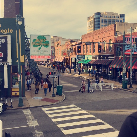 Profile Picture of Julia Miner (@jminer13) on Poshmark