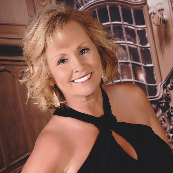 Profile Picture of Janet Davis (@jayday1) on Poshmark