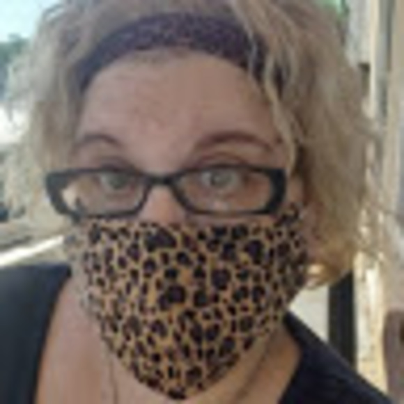 Profile Picture of Nikki Leopard (@nikkileopard126) on Poshmark