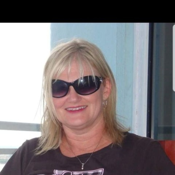 Profile Picture of Dawn Carson (@dawncarson2010) on Poshmark