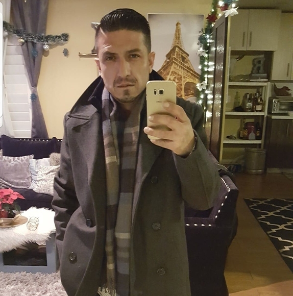 Profile Picture of Johnie Retama (@jretama80) on Poshmark