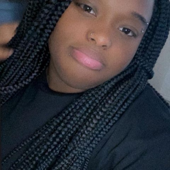 Profile Picture of Kamm Kamm (@pooh659) on Poshmark
