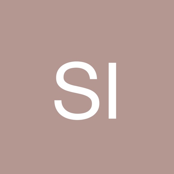 Profile Picture of Stephanie Islas (@stephanieislas) on Poshmark