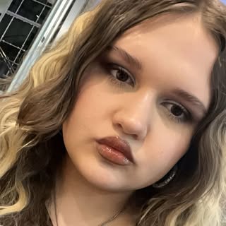 😜 Hannah 😝 - Instagram Profile Picture of 😜 Hannah 😝 (@hannah_burkhardt) on Instagram