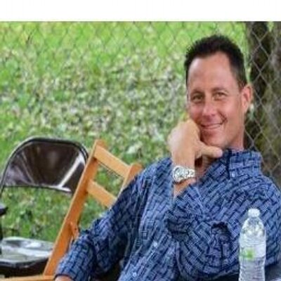 Profile Picture of TONY DECK (@1BADDAD1BADDAD) on Twitter