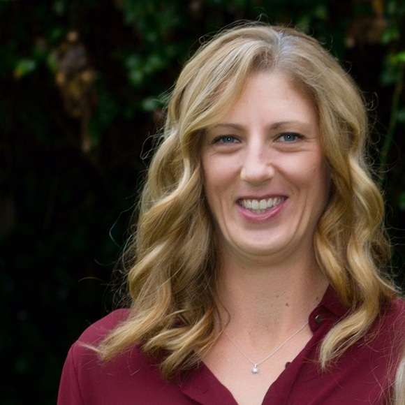 Profile Picture of Stephanie Proft (@manesteph7) on Poshmark