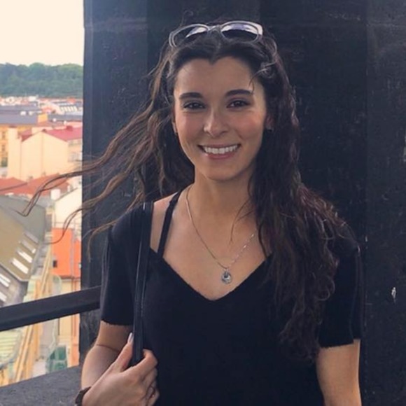 Profile Picture of Emily Barish (@ebarish13) on Poshmark