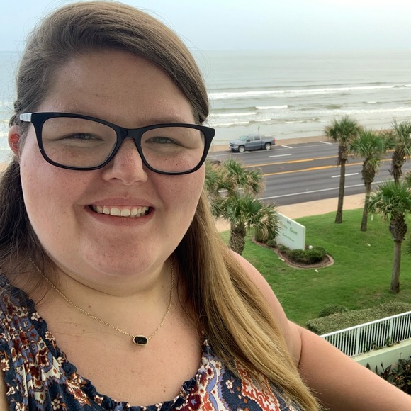 Profile Picture of Mallory Pressler (@mallorypressler) on Poshmark