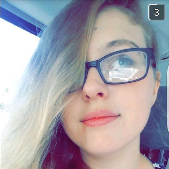 Profile Picture of Melody Schultz (@m3l0d7) on Poshmark