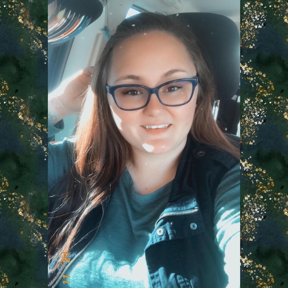 Profile Picture of Danielle Meier (@meierd052010) on Poshmark