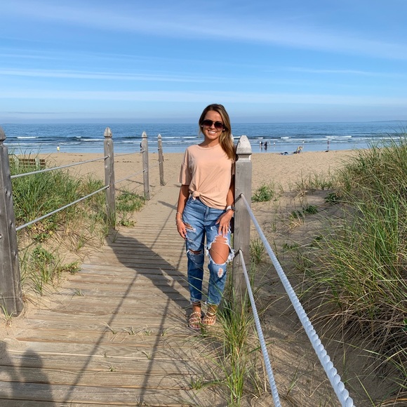 Profile Picture of Jessica Guilbeault (@jessgilbo12) on Poshmark