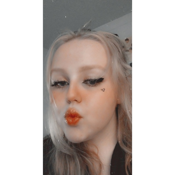 Profile Picture of Brooke Protasiewicz (@ravissantknj) on Poshmark