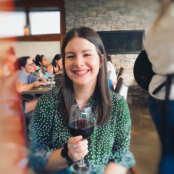 Profile Picture of Kaity Bastedo (@kaitybastedo) on Poshmark
