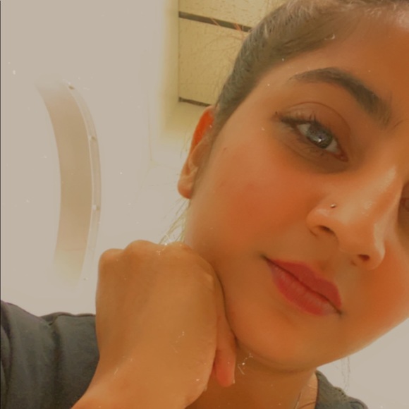 Profile Picture of Loveena Sansal (@cute_lavu) on Poshmark