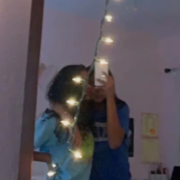 Profile Picture of Valentina Suarez (@valentinasuarre) on Poshmark