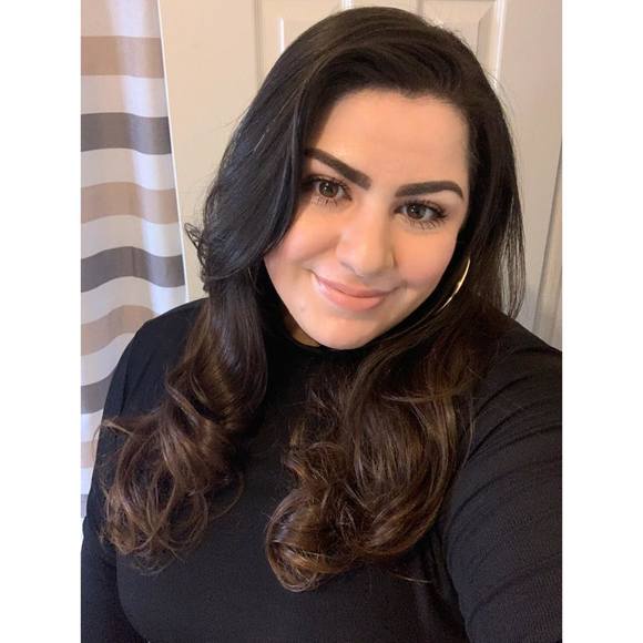 Profile Picture of Natalie Sharak (@nataliesharak) on Poshmark