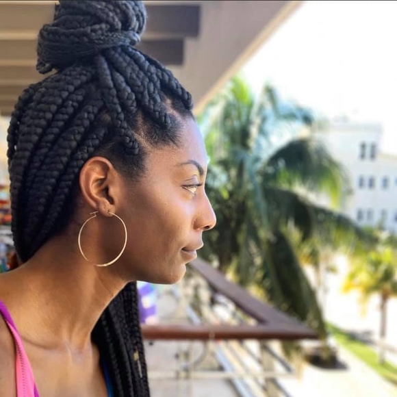 Profile Picture of Danielle Hepburn (@daniellesheree8) on Poshmark