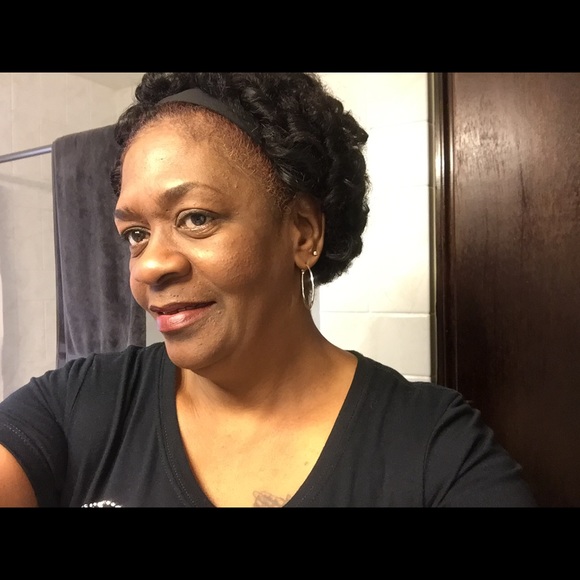 Profile Picture of Yolanda Ponder (@ylhponder) on Poshmark
