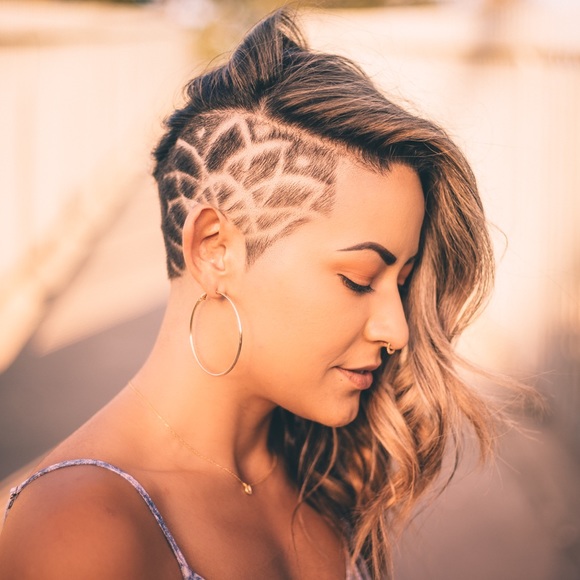 Profile Picture of Andrea Silveira (@dreuhhh90) on Poshmark