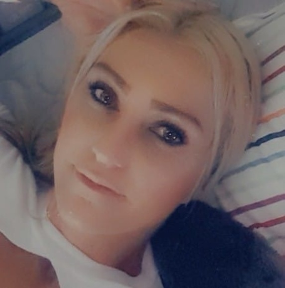 Profile Picture of Amanda Dallen (@amanda_dallen) on Poshmark
