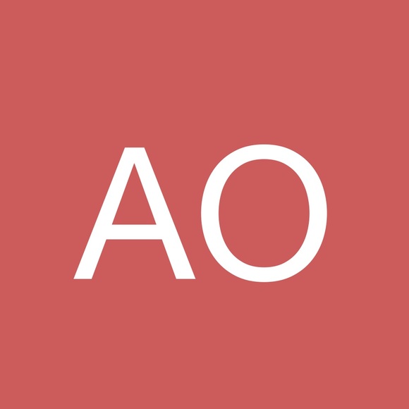 Profile Picture of Amber Overpeck (@aoverpeck1989) on Poshmark