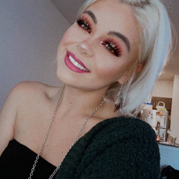 Taylor Janczak - Poshmark Profile Picture of Taylor Janczak (@taylorjanczak) on Poshmark