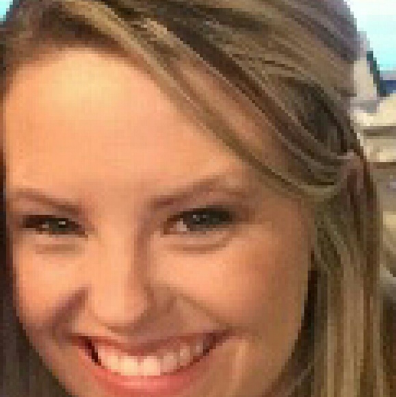 Tabatha Carter - Poshmark Profile Picture of Tabatha Carter (@tabatharcarter) on Poshmark