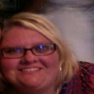 Profile Picture of Stephanie Perozich (@blueyes3103) on Twitter