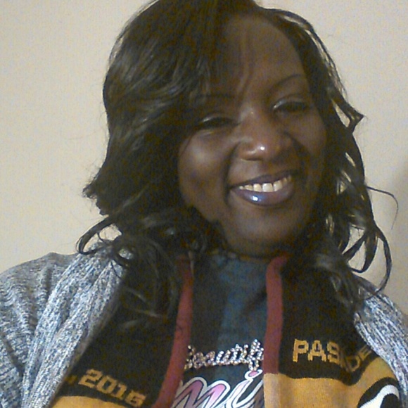 Profile Picture of Shvette Shazier (@pinkbettyboo_69) on Poshmark