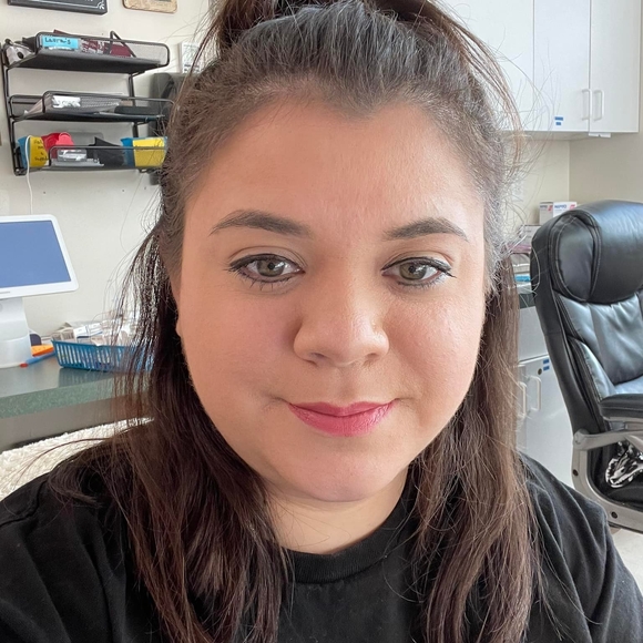 Profile Picture of Candra Campbell (@candrac_09) on Poshmark