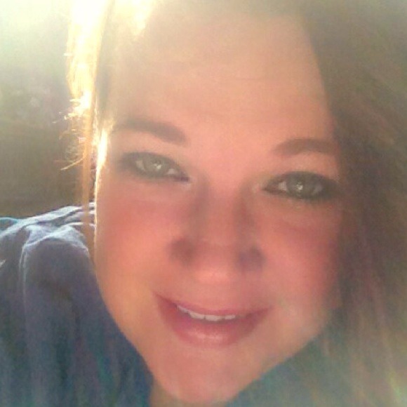 Profile Picture of Teresa Auckland (@shipshelm) on Poshmark